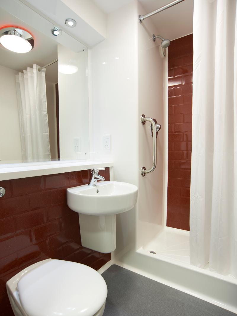 Travelodge London Teddington Exteriér fotografie